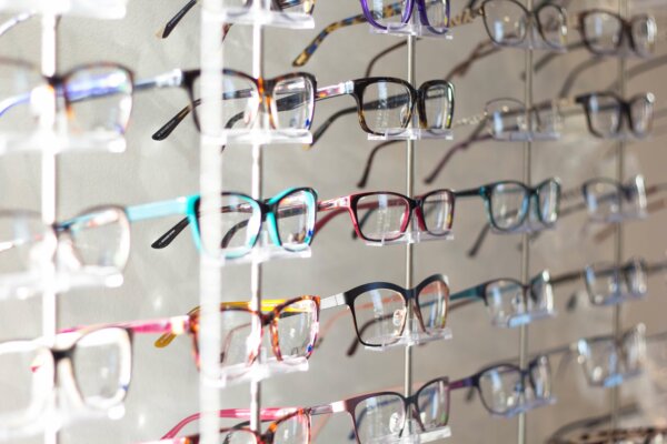 Kto to jest optometrysta, optyk i okulista?